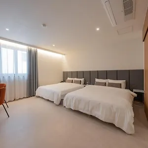 h-avenue-munhyeon.busan-hotelsweb.com/